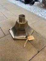 ondervoetje van brons 6kant pilaar