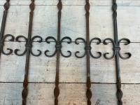 Spijl met ornament krul en 2 draaien trap balkon