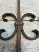 Spijl met ornament krul en 2 draaien trap balkon