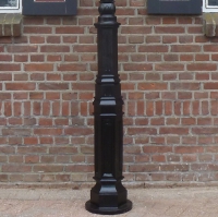 Den Haag met een rechte laddersteun en koperen ronde kap van 80 cm/ E129 85 KG